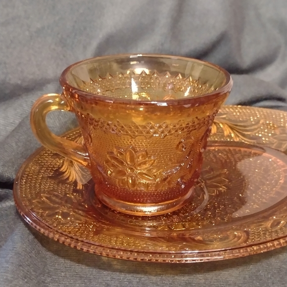EUC Vtg. Amber Sandwich/Snack Plate and Cup, Pressed Glass - Picture 13 of 13